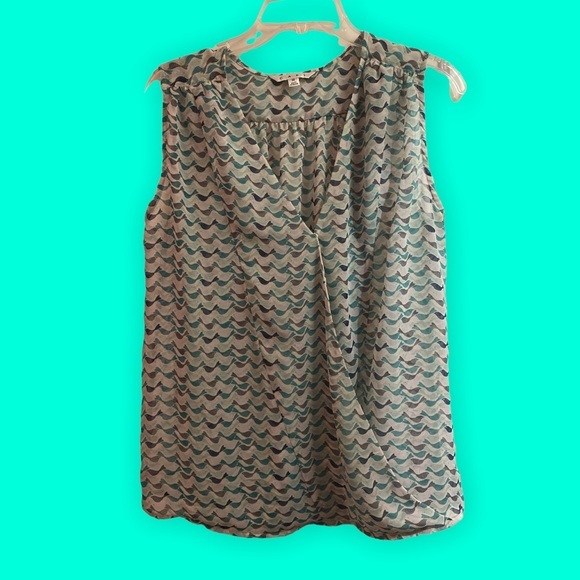 Cabi Blue Green Tweet Bird Print Sleeveless Blouse Top Size Medium - Picture 2 of 7